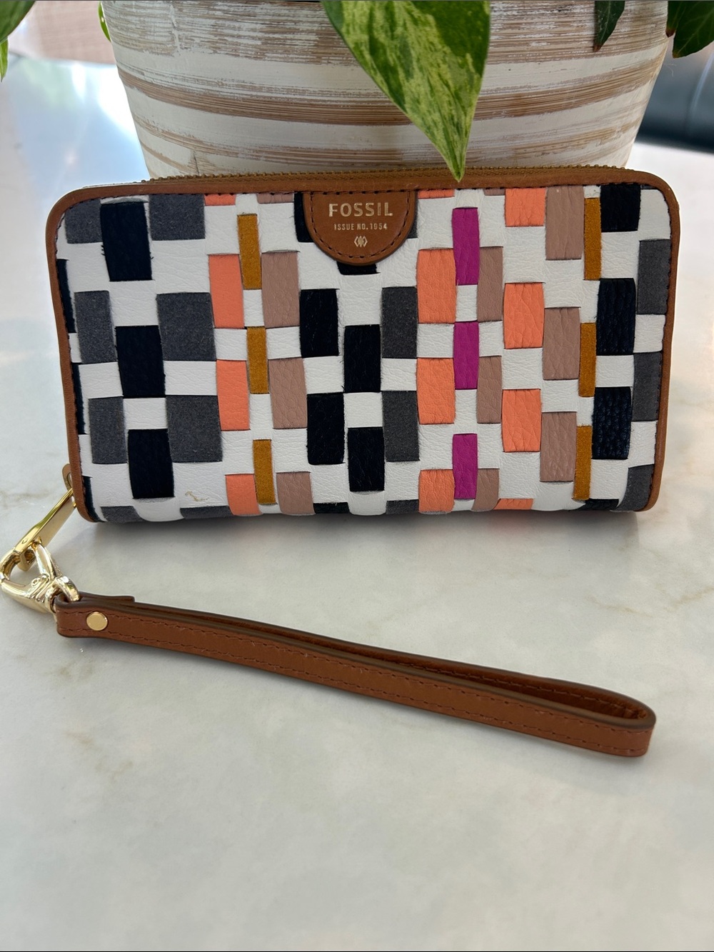 New Fossil Sydney Zip Wristlet/ Wallet /Phone Coral Multi Woven Leather